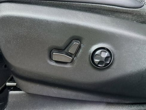 Used 2024 Chrysler Pacifica Touring-L w/ S Appearance Package image 19