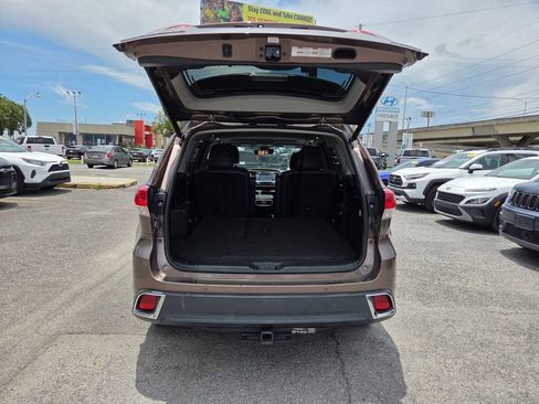 Used 2019 Toyota Highlander Limited FWD image 29