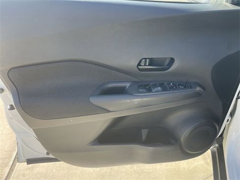 Used 2020 Nissan Kicks S image 20