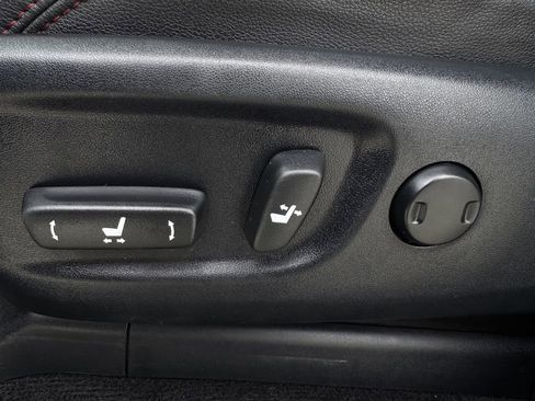 Used 2019 Toyota 4Runner TRD Off-Road Premium AWD/4WD image 25