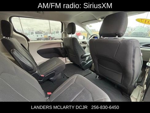 Used 2017 Chrysler Pacifica Touring image 12