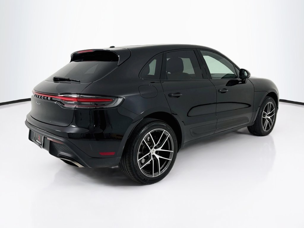 Certified 2025 Porsche Macan AWD/4WD image 9