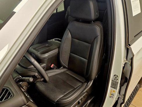 Used 2023 Chevrolet Tahoe Z71 w/ Luxury Package image 39