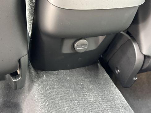 New 2026 Volvo XC60 B5 Plus w/ Protection Package Premier image 14