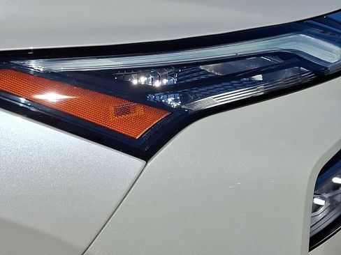 Certified 2023 Nissan Rogue SV AWD/4WD image 10