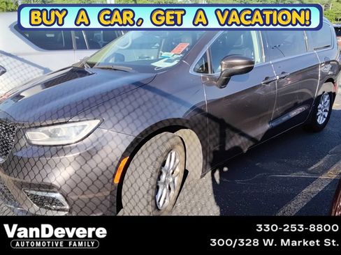 Used 2023 Chrysler Pacifica Touring-L FWD image 1