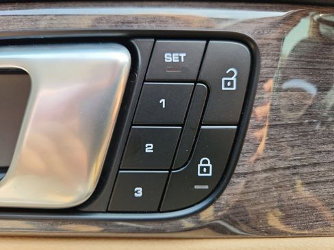 Certified 2023 Porsche Panamera 4 AWD/4WD image 17