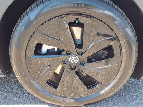 Certified 2025 Volkswagen ID.4 Pro S w/ ID.4 Black Package image 8