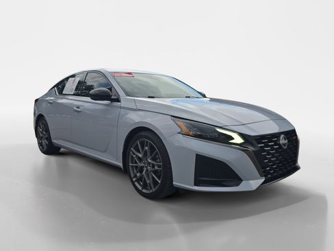 Used 2024 Nissan Altima 2.0 SR FWD image 8