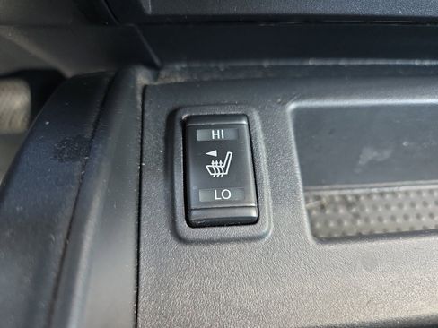 Used 2023 Nissan Titan SV w/ SV Convenience Package RWD image 30