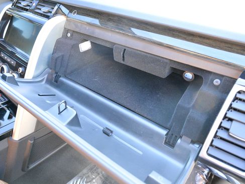 Used 2019 Land Rover Discovery HSE image 58