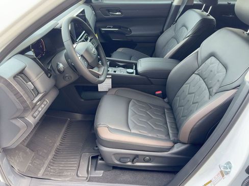 New 2026 Nissan Pathfinder Platinum image 5