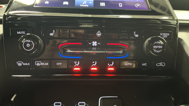 Used 2024 Jeep Grand Cherokee L Laredo AWD/4WD image 18