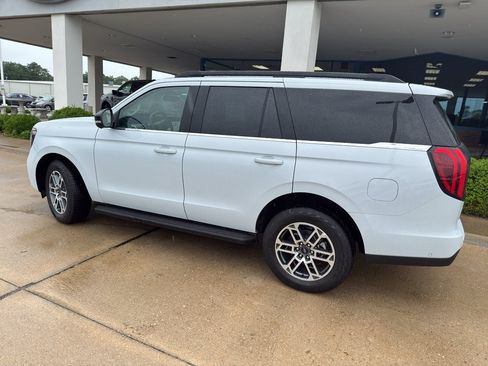 New 2025 Ford Expedition Active AWD/4WD image 8