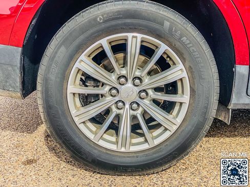 Used 2018 Cadillac XT5 Luxury w/ Driver Awareness Package FWD image 11