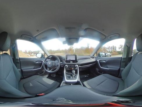 Used 2025 Toyota RAV4 XLE image 42