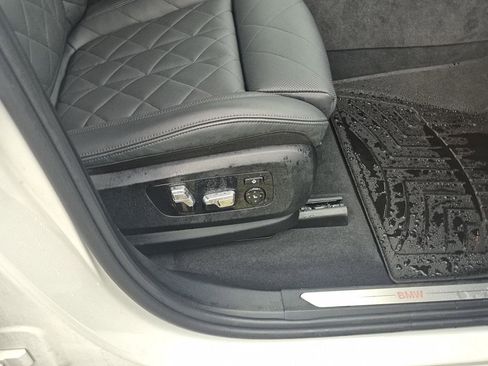 Used 2024 BMW X7 xDrive40i image 42