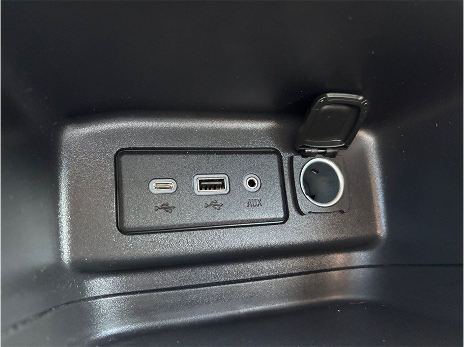 Used 2023 Chevrolet Equinox LS FWD image 29