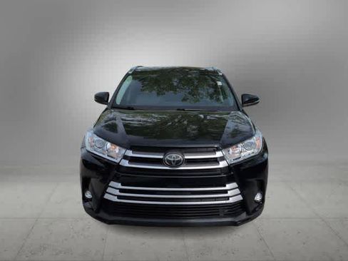 Used 2018 Toyota Highlander XLE FWD image 3