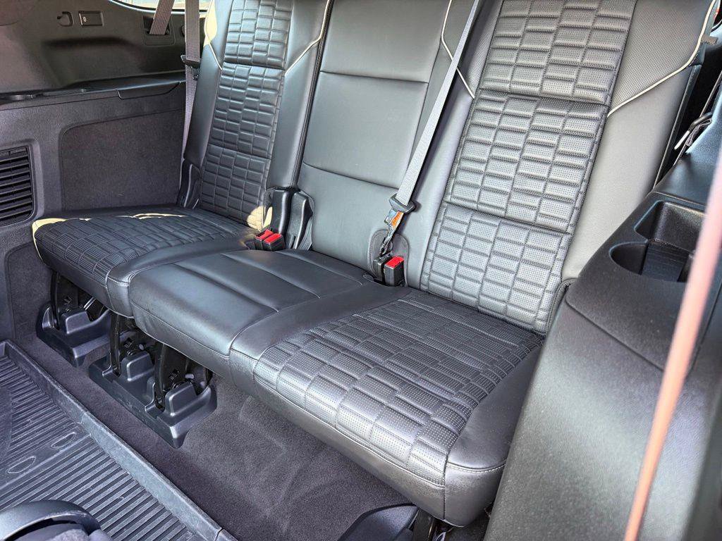 Used 2023 Cadillac Escalade ESV Premium Luxury Platinum AWD/4WD image 11