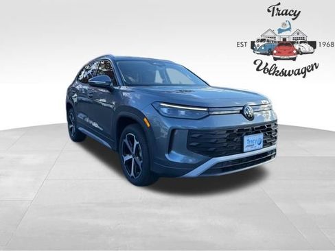 New 2026 Volkswagen Tiguan SE image 1