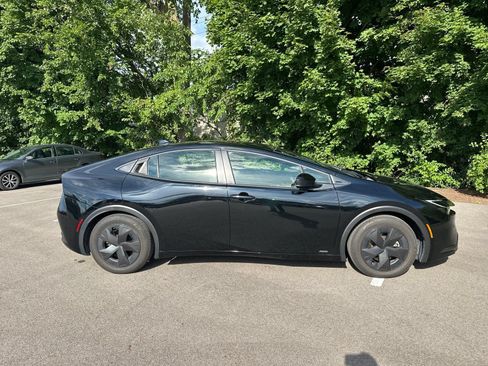 Used 2025 Toyota Prius LE AWD/4WD image 4