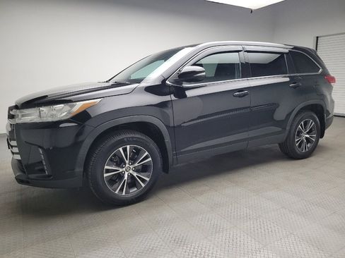 Used 2019 Toyota Highlander LE image 2