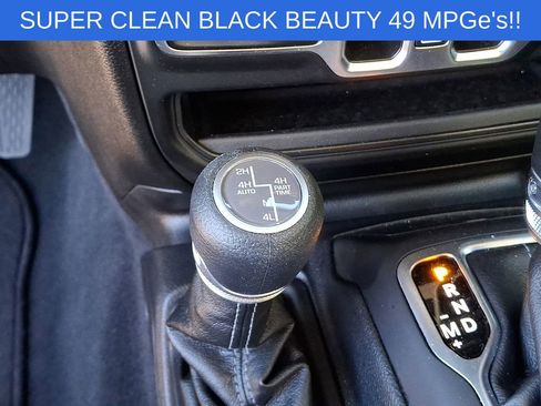 Used 2025 Jeep Wrangler Unlimited Sahara AWD/4WD image 23