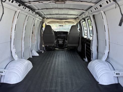 Used 2005 Chevrolet Express 2500 RWD image 14