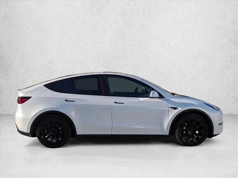 Used 2021 Tesla Model Y Long Range image 4