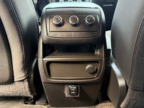 Used 2016 Chevrolet Traverse LT image 9