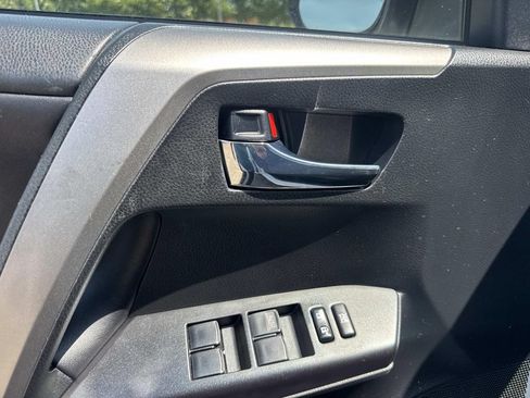 Used 2017 Toyota RAV4 XLE FWD image 22