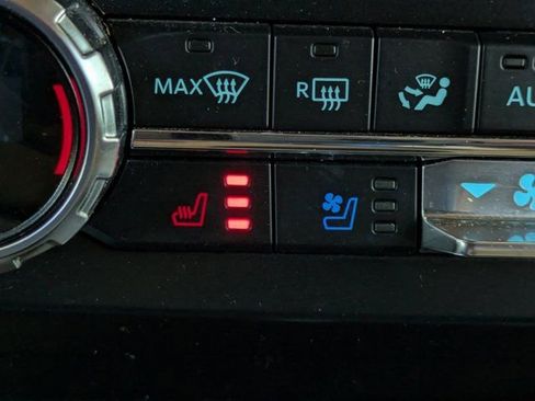 Certified 2022 Ford F250 Lariat w/ Lariat Value Package image 29