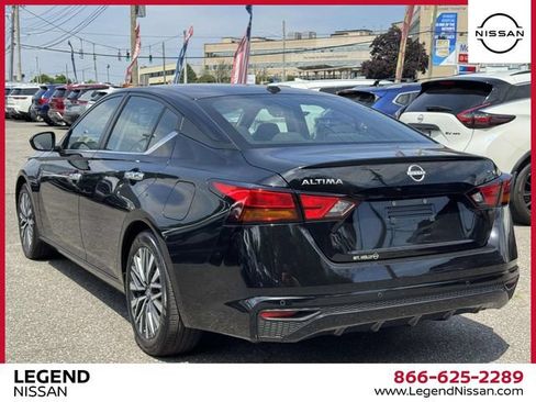 Used 2024 Nissan Altima 2.5 SV FWD image 7