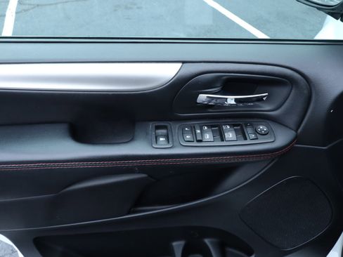 Used 2020 Dodge Grand Caravan GT image 25