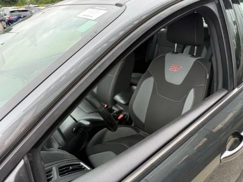 Used 2017 Ford Focus ST FWD image 5
