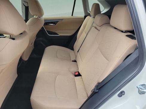 Used 2021 Toyota RAV4 XLE w/ Convenience Package FWD image 24