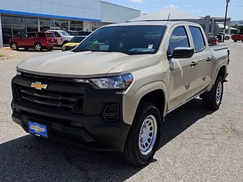 Used 2024 Chevrolet Colorado W/T w/ WT Convenience Package II RWD image 3
