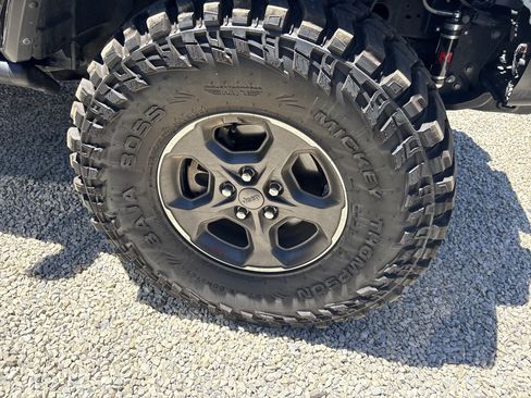 Used 2020 Jeep Gladiator Rubicon AWD/4WD image 3