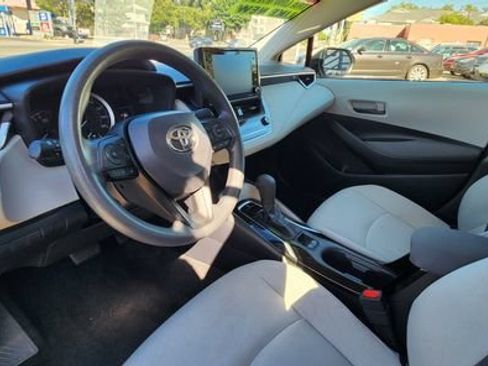 Used 2022 Toyota Corolla LE FWD image 5