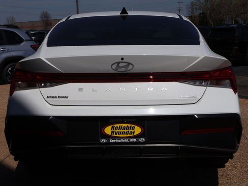 New 2026 Hyundai Elantra Limited FWD image 5