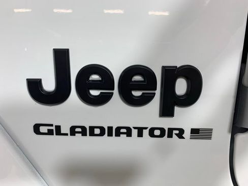 New 2026 Jeep Gladiator Sport AWD/4WD image 9