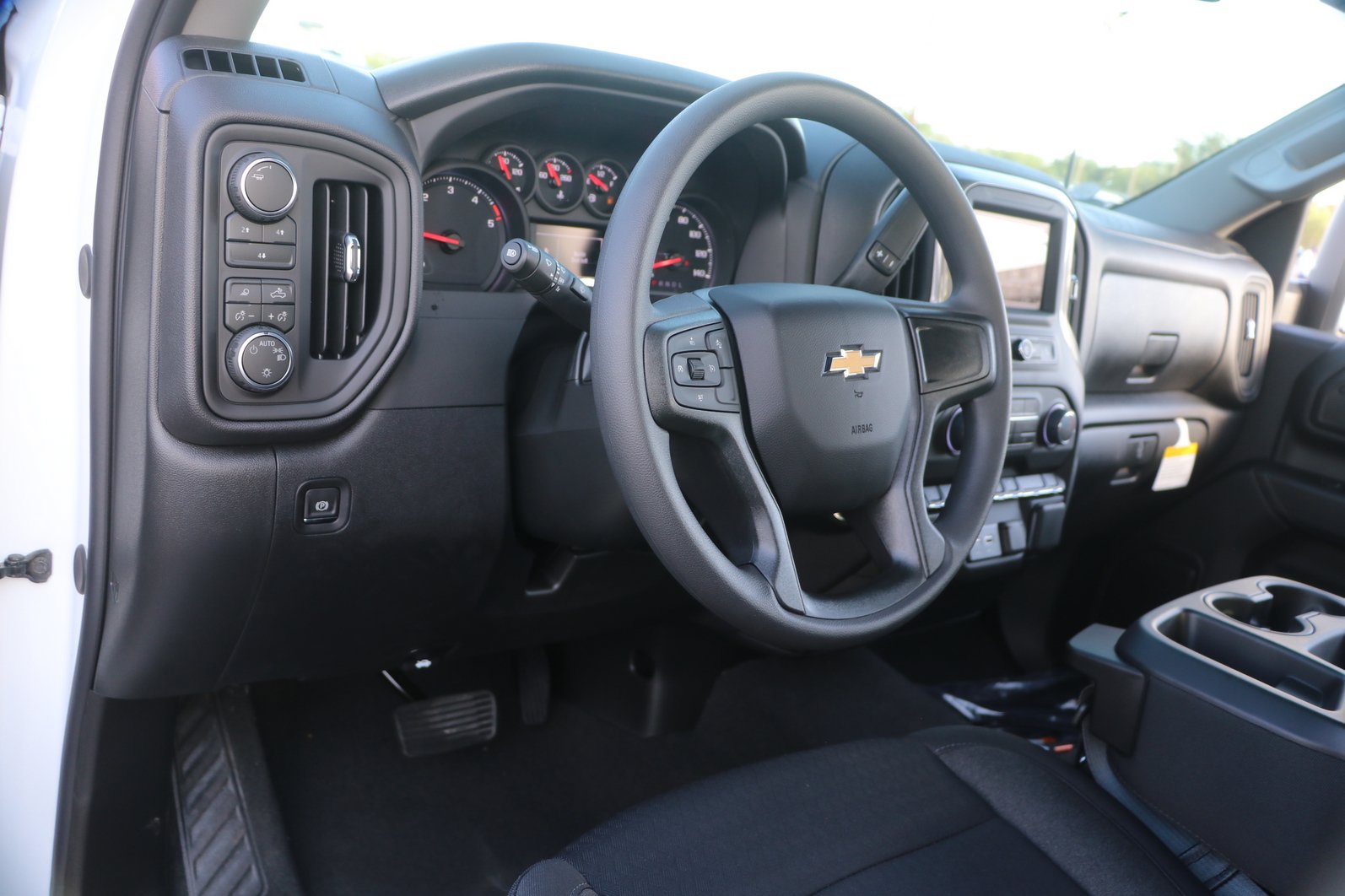 New 2026 Chevrolet Silverado 2500 Custom w/ Custom Value Package AWD/4WD image 15
