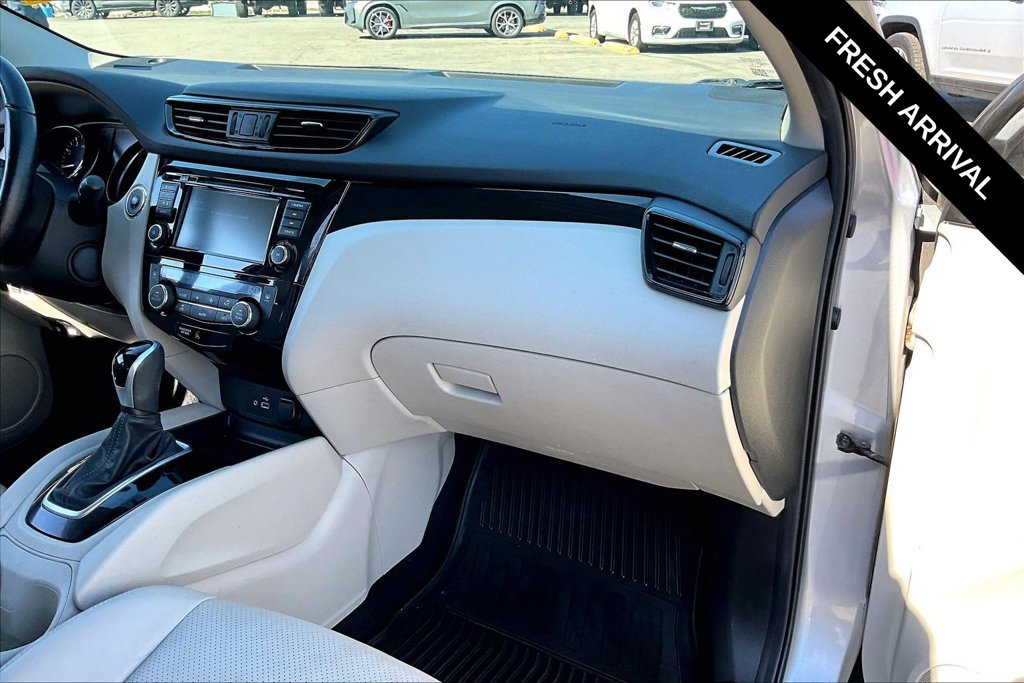 Used 2020 Nissan Rogue Sport SV w/ All-Weather Package FWD image 25