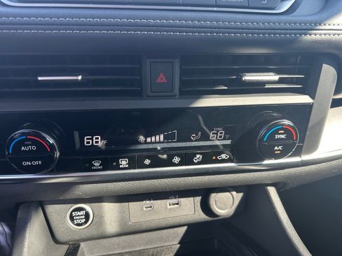 Used 2023 Nissan Rogue SV image 22