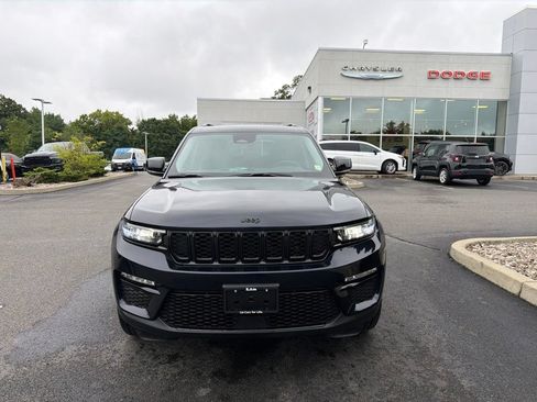 Used 2023 Jeep Grand Cherokee Limited w/ Black Appearance Package AWD/4WD image 9