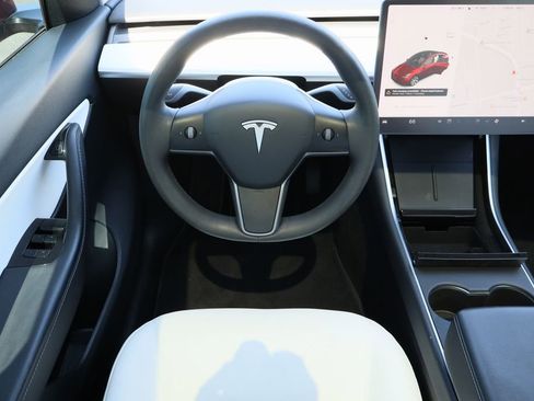 Used 2021 Tesla Model Y Long Range AWD/4WD image 20