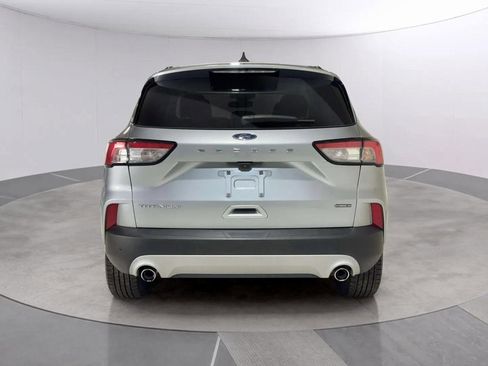 Used 2021 Ford Escape Titanium image 4