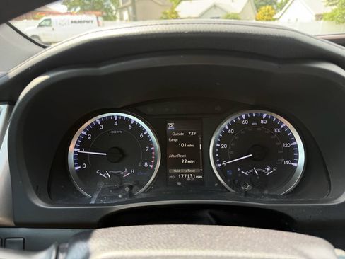 Used 2019 Toyota Highlander LE FWD image 17