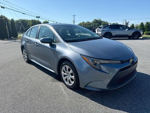 Used 2024 Toyota Corolla LE FWD image 2